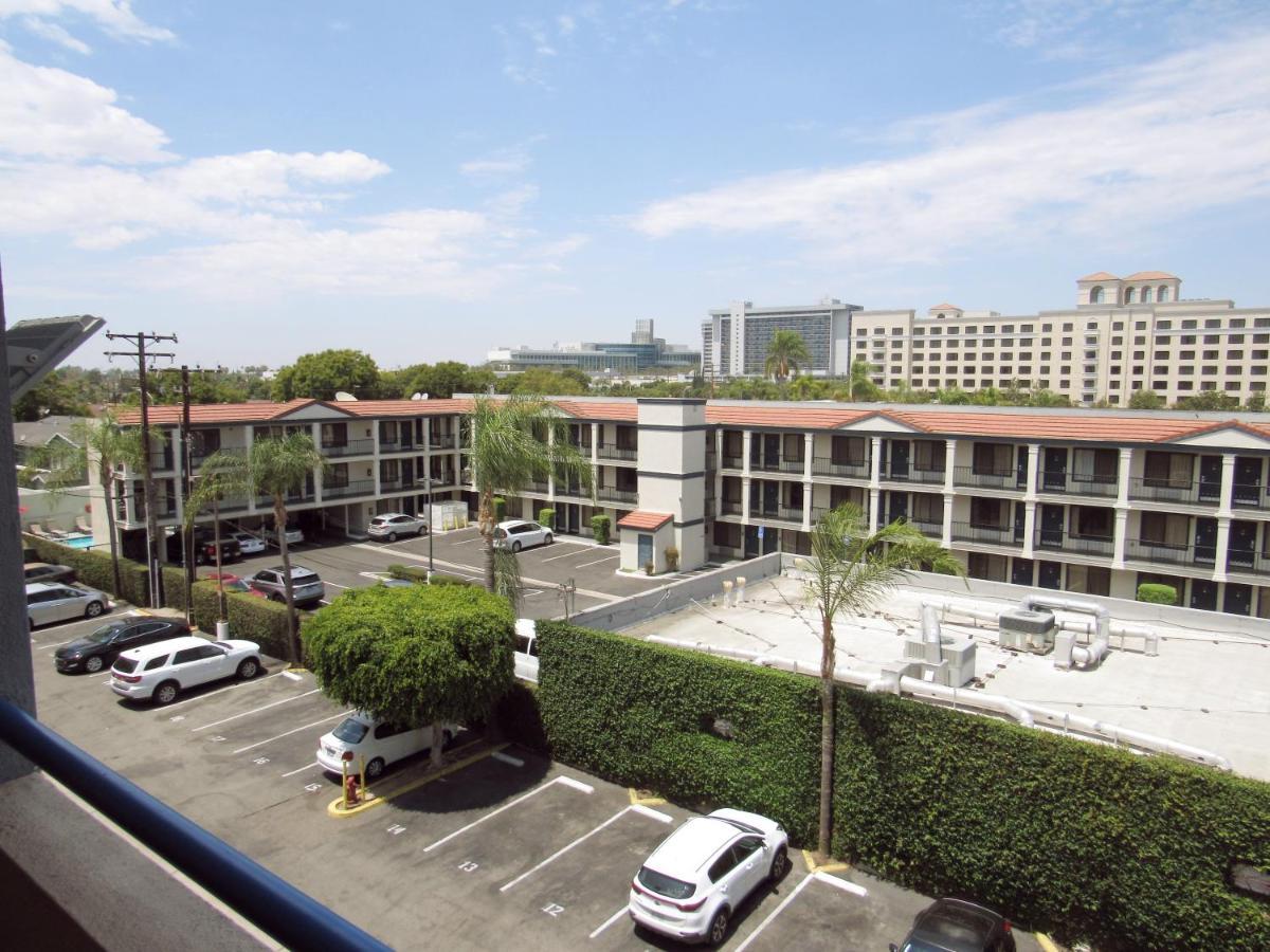 Capri Suites Anaheim Exterior foto